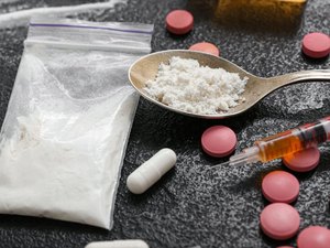 Homem é preso por tráfico de drogas em sede de torcida no Jaraguá