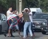 Motoristas são flagrados brigando na Av. Leste-Oeste e homem armado surge para apartar