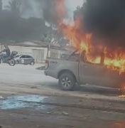 Caminhonete pega fogo em posto de combustíveis na BR-316, em Satuba