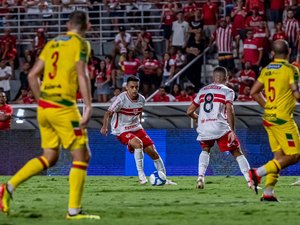 CRB toma gol no último lance e fica no empate com o Brusque