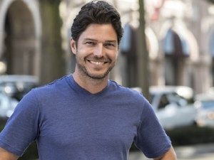 Erick Marmo vira repórter da Globo Internacional