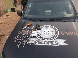 Trio é detido com arma e drogas em Japaratinga