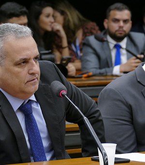 [Vídeo] Alfredo Gaspar critica insegurança após construção de barricadas em Rio Largo