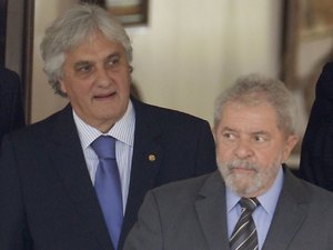 Ministério Público reitera denúncia contra Delcídio e Lula por obstrução à PF