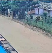 Câmeras de segurança flagram motociclista que matou mecânico no Povoado Cangandu
