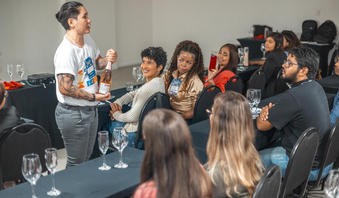 Município de Piranhas recebe carreta-escola do programa Escola do Turismo