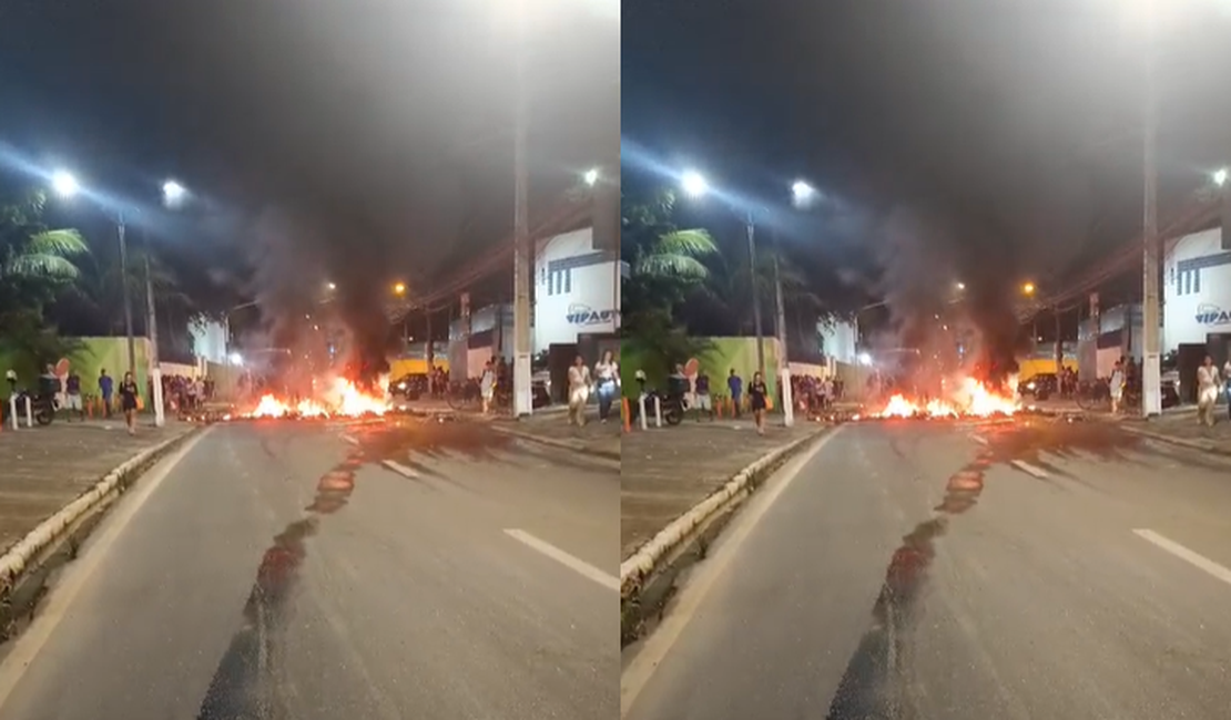 Protesto por falta d'água congestiona o trânsito na Avenida Comendador Gustavo Paiva