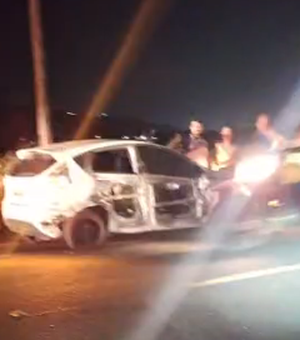 Caminhão desce sem freio e provoca colisão com dois carros em Palmeira dos Índios