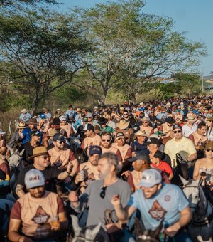 Cavalgada dos Pais reúne multidão em Traipu e celebra a cultura nordestina