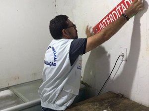 Vigilância Sanitária interdita restaurante na Ponta Verde por funcionamento irregular