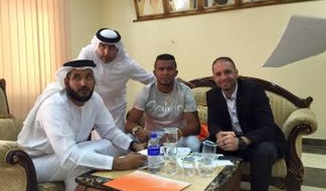 Zé Carlos assina contrato com clube dos Emirados Árabes
