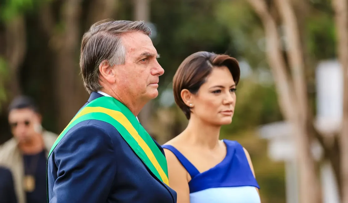 Bolsonaro diz que será candidato em 2026, espera anistia e lança Michelle ao Senado