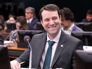 Deputado Daniel Barbosa levanta debate sobre a formação de professores em novo artigo