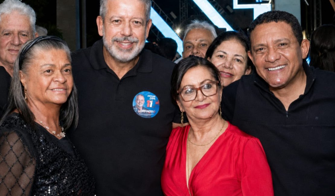 Arthur Lira participa de festival e recebe apoio de Tia Júlia em Palmeira