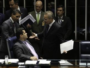 Em novo impasse, Senado descobre 82 cédulas para 81 senadores
