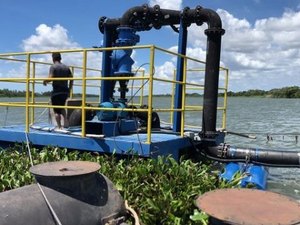 Casal trabalha para garantir abastecimento de água em Piaçabuçu