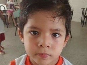 Criança de três anos morre em acidente entre moto e caminhão, em Penedo