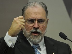 Aras pede para ouvir 3 ministros e perícia em celular de Sergio Moro