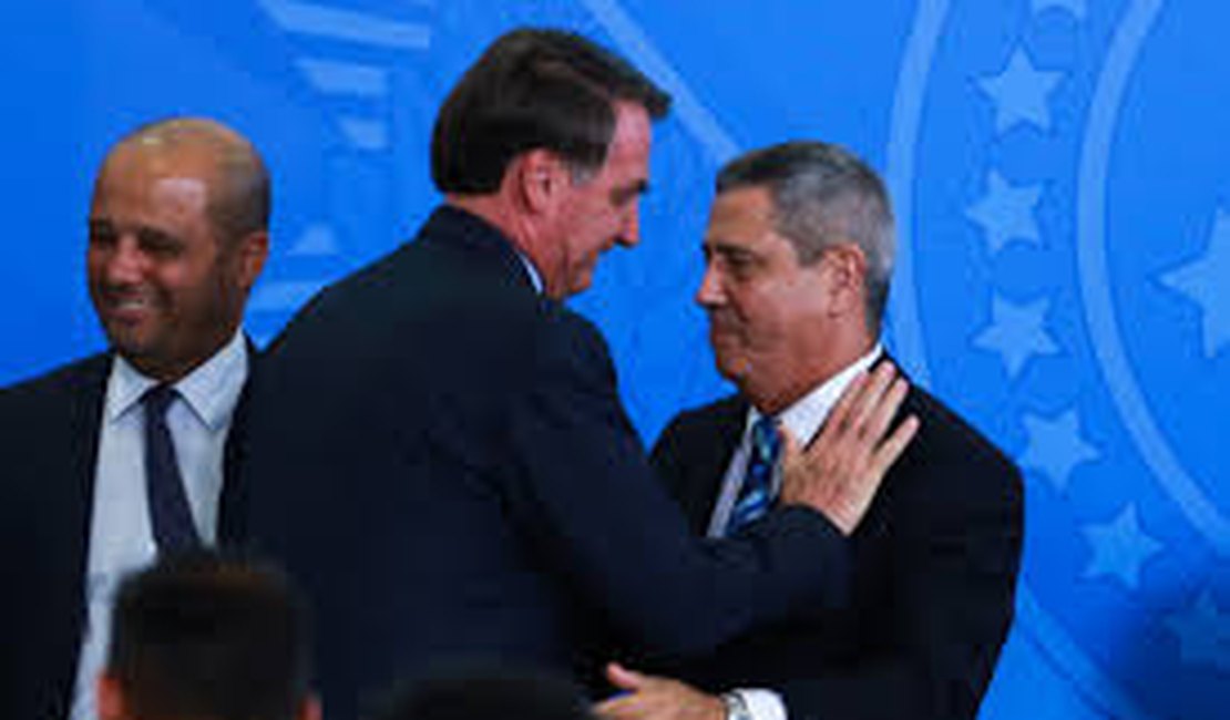 Bolsonaro pode anunciar Braga Neto como vice em visita a AL