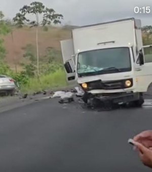 Acidente na rodovia que liga Sul de PE com Norte de AL deixa três jovens mortos