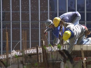 Confiança da construção recua 0,5 ponto em fevereiro
