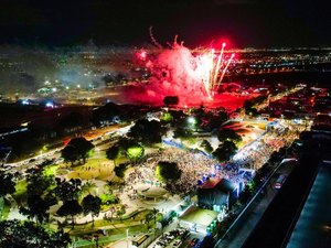 Réveillon de Todos Nós reúne multidão e celebra a virada do ano em Maceió