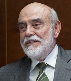Ex-presidente da OAB está internado com covid-19 em Maceió