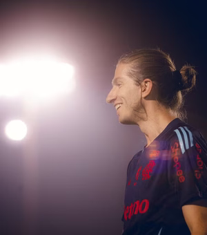 Flamengo anuncia renovação com o técnico Filipe Luís por dois anos