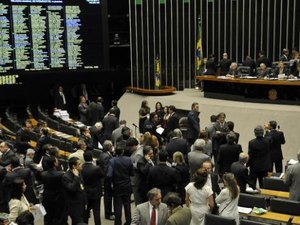 Deputados articulam para trocar itens no pacote anticorrupção