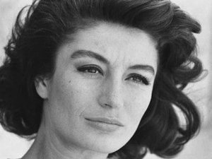 Anouk Aimée, estrela do cinema francês, morre aos 92 anos