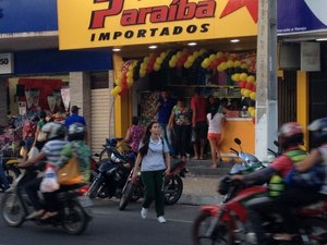 Fogos em inauguração de loja incomoda comerciantes