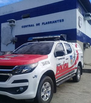 Criminosos armados roubam veículo e sequestram condutor em Maceió