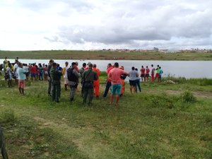 Corpo de homem desaparecido é encontrado boiando em lago 