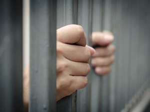Homem é condenado a 17 anos de prisão por assassinar ex-namorada em Maceió