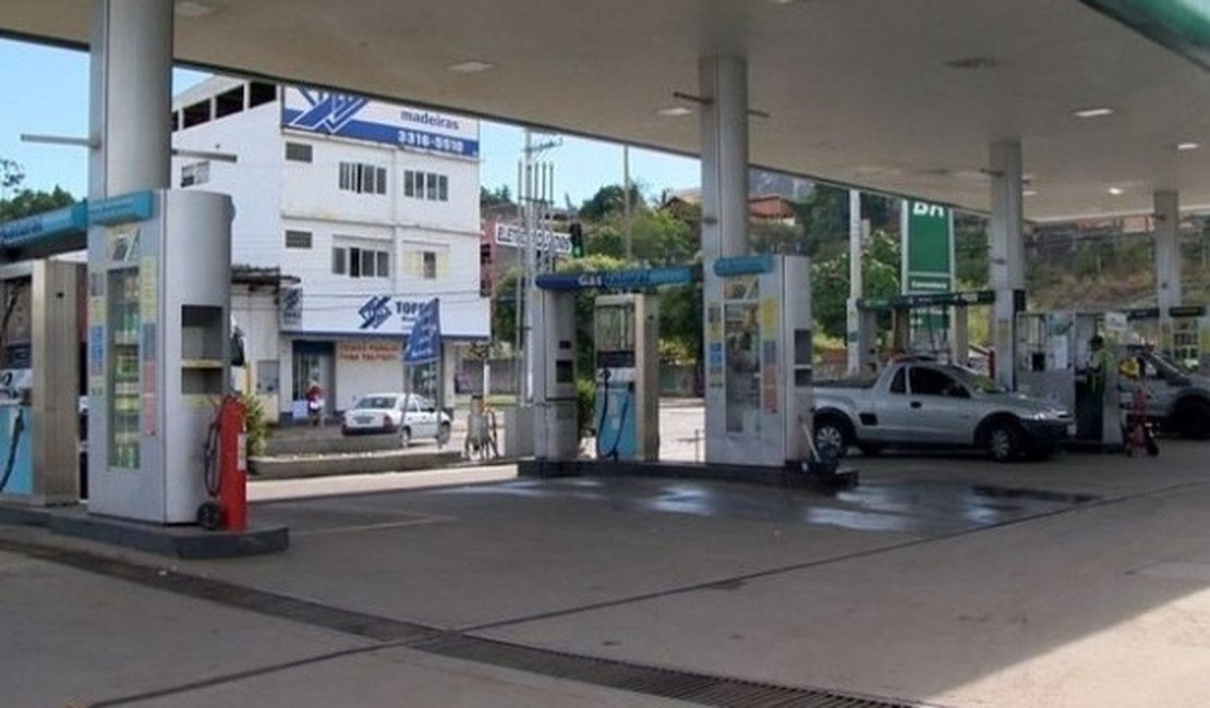 Fiscais do Procon vão às ruas coibir preços abusivos dos combustíveis em Maceió