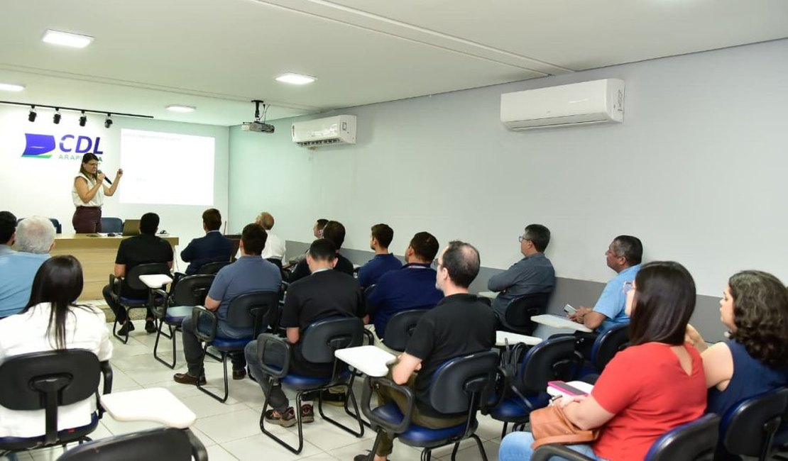SMTT de Arapiraca apresenta projeto de estacionamento rotativo para lojistas da cidade