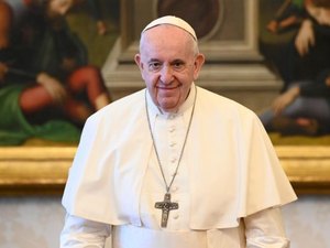 Papa pede ajuda aos pobres em Missa do Galo restrita pela Covid-19