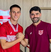 Estrella é apresentado no CT Ninho do Galo e garante estar 100% para defender o CRB