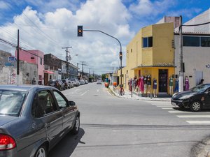 SMTT instala novo semáforo em cruzamento localizado na Pajuçara