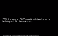 O vídeo é um alerta sobre a violência sofrida por jovens LGBTQ+ nas escolas