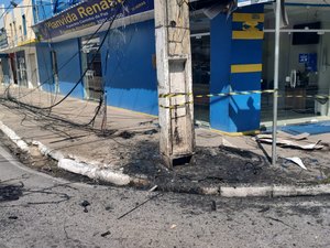 Dois postes pegam fogo no Centro de Maceió