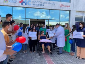 Primeira paciente a receber transplante de coração na rede estadual de Alagoas recebe alta