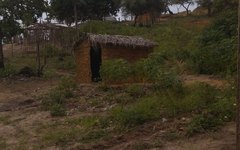 Casas de taipa foram construídas na área invadida em Japaratinga