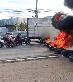 [Vídeo] Após assassinato de motorista por app, categoria bloqueia pontos da capital