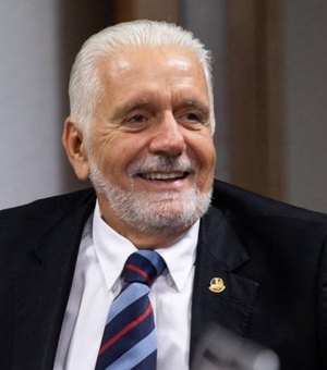Imóvel de luxo, ingressos para show e viagens: entenda por que Jaques Wagner é alvo da PF