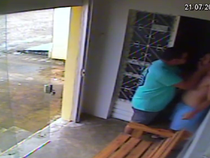 Vídeo com soldado agredindo morador em Boca da Mata viraliza nas redes sociais