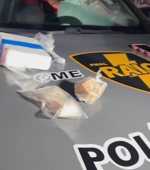 Casal é preso com drogas dentro da residência no bairro Jacintinho