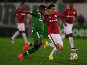 Mesmo com novo técnico, Internacional perde para Chapecoense