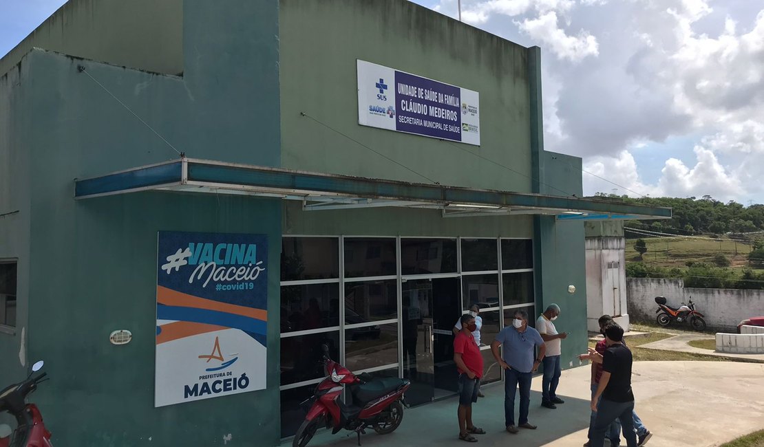 Unidade de saúde e CRAS do Rio Novo são fiscalizados pelo vereador Joãozinho