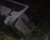 Ônibus despenca em ribanceira e causa pânico entre passageiros em Marechal Deodoro